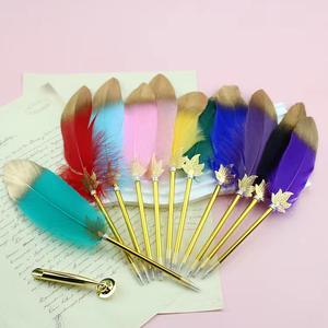 Ensemble de plumes <span class=keywords><strong>d</strong></span>'autruche rétro personnalisées avec encre dorée, cadeau mignon de <span class=keywords><strong>calligraphie</strong></span> <span class=keywords><strong>d</strong></span>'<span class=keywords><strong>oie</strong></span> pour les filles pour les fêtes - Product Image 3