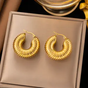 Orecchini a cerchio in oro grande in acciaio inossidabile placcato oro 18k Chunky a forma di C orecchini da donna
