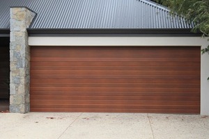 <span class=keywords><strong>Porte</strong></span> de <span class=keywords><strong>garage</strong></span> <span class=keywords><strong>motorisée</strong></span> en aluminium sur mesure <span class=keywords><strong>avec</strong></span> surface en <span class=keywords><strong>bois</strong></span> grainé ou ondulée - Product Image 4
