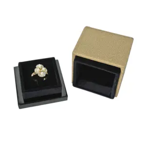 Golden Supplier PU Abdeckung Holzring Box Luxus Deckel und Basis Holz Meisterschaft Ring Display Schmucks cha tulle