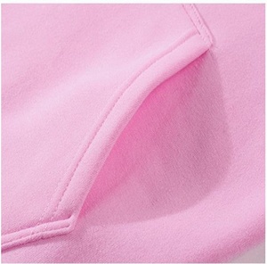 कस्टम हेवीवेट पॉलिएस्टर/कपास पल्लोवर हुडी स्ट्रीटवियर के साथ कढ़ाई तकनीकी ठोस पैटर्न बोक्सी फिट हूडेड कॉलर - Product Image 2