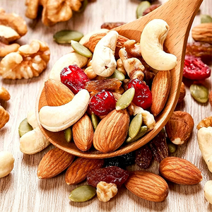 Mélange de noix et de fruits secs avec amandes, noix de cajou, noix, graines de courge, fruits rouges séchés, sucrés, faibles en gras, sans gluten, sans sucre - Product Image 1