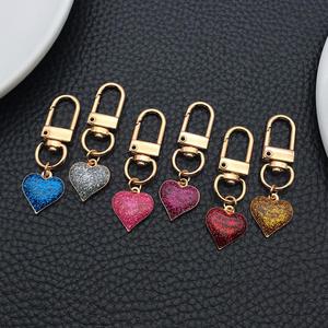 Lote de 6 Llaveros Metálicos en Forma de Corazón, Colgante Exquisito para Bolsos, Ideal para Mujeres y Niñas, Regalos para el Día de San Valentín - Product Image 6
