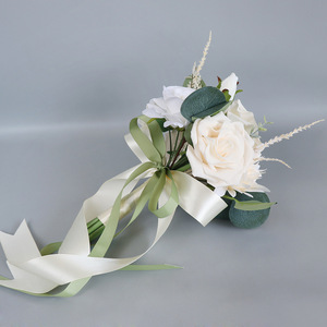 Bouquet de fleurs en soie en gros, fleurs de mariée nouées à la main avec ruban pour fête de mariage, bouquet de roses en soie et d'<span class=keywords><strong>eucalyptus</strong></span> de luxe - Product Image 4
