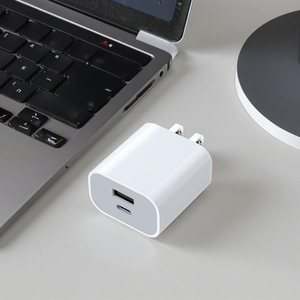 Ban đầu chúng tôi cắm loại C USB một bộ chuyển đổi điện cho <span class=keywords><strong>iPhone</strong></span> Apple QC3.0 USB tường nhanh 20W sạc 2 cổng 2 Gói 20W QC3.0 PD sạc - Product Image 1