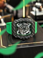 Montre-bracelet tendance pour homme avec boîtier en alliage et diamants lumineux, bracelet en silicone en forme de barillet, aiguilles, étanche 30M, style décontracté