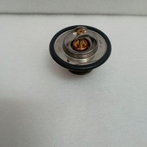 Termostato de Motor Hyundai Mitsubishi de 82 Grados para Excavadora 215-7-9 6D14 6D16 OE 22510-72410 - Product Image 1