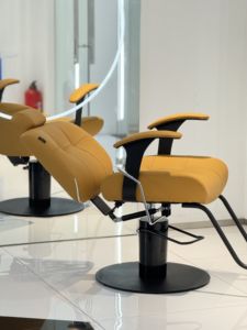 Hot Selling Modern Yellow Leather Hydraulic Barber Chair <b>Adjustable</b> Salon Hairdressing Chair for Barber Shop Beauty Salon - Product Image 4