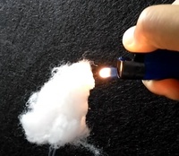 Fibre de polyester ignifuge à faible odeur pour la production de tissus non tissés