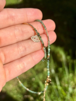 Collier minimaliste en tourmaline verte émeraude naturelle plaqué or 18 carats, ras-de-cou asymétrique délicat, bijoux de tous les jours pour femmes
