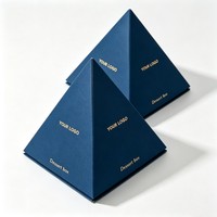 Boîte en papier personnalisée recyclable de qualité alimentaire en forme de pyramide pour snacks arabes, gâteaux, desserts et plateaux de dégustation pyramidaux