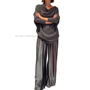 Ensemble 2 pièces haut épaules dénudées et pantalon large pour femme - Tenue élégante et formelle en satin - Product Image 4