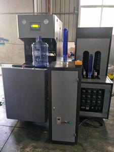 מכונת ניפוח בקבוקי PET חצי-אוטומטית עם בקר PLC של סימנס ורכיבים של איירטק, תפוקה 60-180 בקבוקים לשעה - Product Image 2