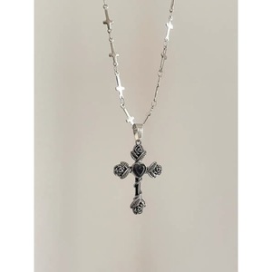 Collier Gothique Punk Cœur Rose Croix en Acier Titane, Chaîne Tendance Style Europe-Amérique pour le Quotidien - Product Image 4