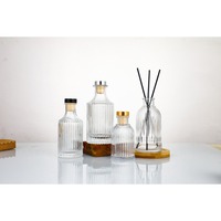 Vente en gros de flacons diffuseurs d'arômes classiques à rayures verticales transparents de 50 ml, 100 ml, 200 ml, 500 ml avec bouchon pour huiles parfumées
