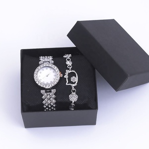 Set di Orologio e Bracciale di Lusso da Donna, Orologi <span class=keywords><strong>al</strong></span> Quarzo in Lega con Cristalli e Gioielli a Forma di <span class=keywords><strong>Gatto</strong></span> con Fiocco per Vendita all'Ingrosso B2B - Product Image 4