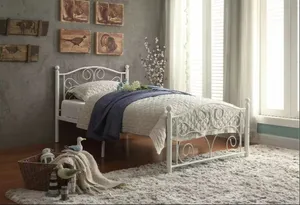 Белая односпальная металлическая железная кровать