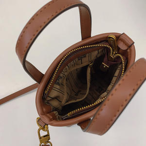 กระเป๋าสะพายไหล่พิมพ์ลายย้อนยุคสำหรับผู้หญิง ทำจากวัสดุ PU คุณภาพสูง มีซิป เหมาะสำหรับชุดของอินฟลูเอนเซอร์ออนไลน์ 218 - Product Image 2