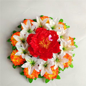 ช่อดอกไม้ประดิษฐ์สำหรับงานศพ ดอกลิลลี่และดอกโบตั๋นผ้าไหม สำหรับวางบนหลุมศพ - Product Image 4