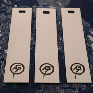 بطاقة قائمة الملابس عالية الجودة مخصصة بتصميم أنيق وشعار OWENIDEA، مطبوعة بالشاشة الحريرية على ورق صديق للبيئة - Product Image 1