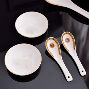 Service de table de luxe européen 28 pièces en porcelaine fine rouge avec incrustations dorées et motifs floraux, 6 cuillères marbrées, compatible lave-vaisselle, idéal pour les cadeaux - Product Image 5