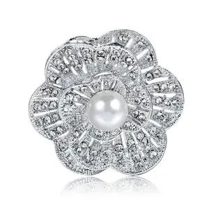 Chinese Supplier New Fashion Bulk Crystal Flower Brooches Clothes Pins For Decoration Pearl Brooch