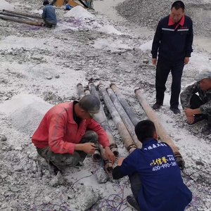 Système de fissuration de roches au gaz CO2 avec pompe, moteur et engin pour l'extraction de <span class=keywords><strong>calcaire</strong></span> - Tir unique 60 m³ - Product Image 4