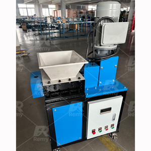 Petite machine industrielle de broyage et de déchiquetage à double arbre pour le recyclage du bois, de la biomasse, du textile et du verre - Product Image 5