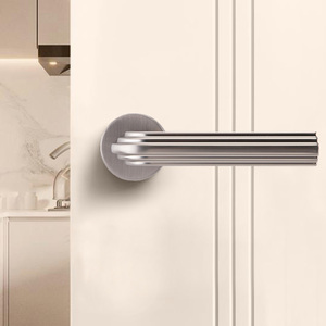 Manija de Puerta Circular de Alta Calidad con Diseño de Rosa, Moderna, Europea, Novedosa, para Puertas de Madera, Hogar y Proyectos - Product Image 1