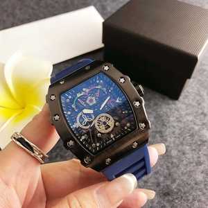 Montre tonneau à double courbure, non mécanique, montre tonneau vintage pour homme, avec bracelet en silicone vintage, montre de sport - Product Image 1