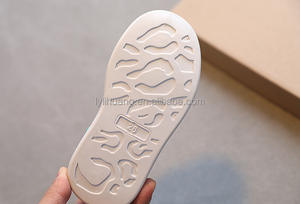 Chaussures de sport décontractées pour enfants printemps nouvelles chaussures en cuir respirantes pour garçons chaussures blanches pour filles baskets pour enfants moyennes et grandes - Product Image 4