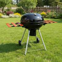 Barbecue au charbon de bois et fumoir en acier grande capacité rond avec roues et étagères en bois émaillé en porcelaine pour jardin