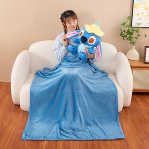 Großhandel Cartoon Stitch Puppe Spielzeug Schlafkissen Reisedecke 2-in-1 Auto-Klimaanlage Decke Nickerchen-Decken Geschenke für Kinder - Product Image 2