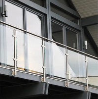 CBMmart Balustrade de balcon extérieur moderne personnalisée pour villa, en verre trempé, acier inoxydable et bois, avec poteau de clôture et main courante