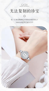 นาฬิกาข้อมือผู้หญิงสไตล์เรโทรสุดหรู ประดับพู่ห้อย ดีไซน์คริสต์มาส รุ่นควอตซ์ ขนาดกะทัดรัด - Product Image 4