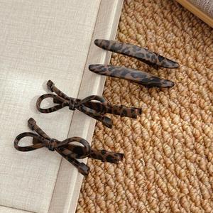 Barrettes Rétro Imprimé Léopard en Gros, Pinces à Cheveux Simples en Cuir Imprimé, Accessoires Cheveux Métalliques pour Femmes - Product Image 1