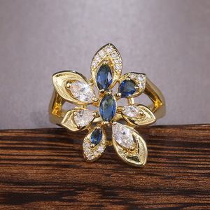 Anello alla Moda con Fiore e Pietra Colorata, Design Minimalista ed Elegante, Gioiello da Donna per Uso Quotidiano, Anello Statement - Product Image 5