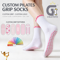 Chaussettes antidérapantes personnalisées avec logo OEM pour femmes et filles, idéales pour le yoga et le Pilates, avec bordure à volants