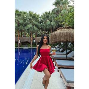 Robe de cocktail en satin Anabel rouge - Product Image 2