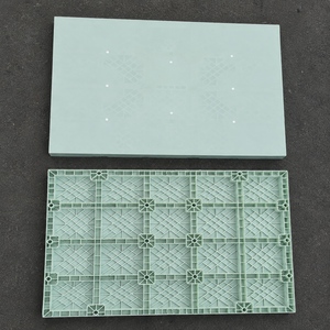 Poteaux de délimitation et séparateurs routiers en plastique PP pour passerelles et nœuds de voies cyclables avec îlots centraux et poches pour bollards - Product Image 1