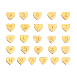 จี้รูปหัวใจ BOYI 26 ตัวอักษร สีพีช หัวใจแบบเจาะรู สแตนเลสสตีลเคลือบสูญญากาศ ไม่ซีดจาง ขัดเงาแบบกระจก สำหรับงาน DIY - Product Image 1