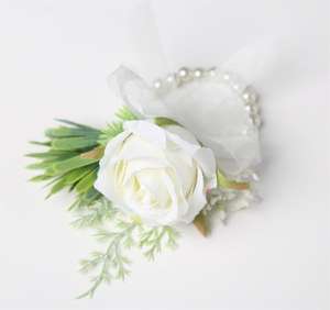 เข็มกลัดช่อดอกไม้ที่ข้อมืองานประดิษฐ์ทำจากผ้าไหมลายดอกกุหลาบสำหรับงานแต่งงานเพื่อนเจ้าสาวใหม่ - Product Image 5