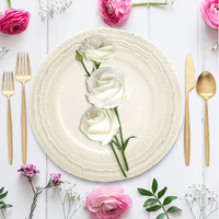Assiette élégante en porcelaine fine ivoire avec dentelle, 33 cm, vaisselle de mariage écologique en stock
