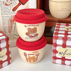 แก้วกาแฟเซรามิคลายการ์ตูนน่ารัก พร้อมฝาซิลิโคน แก้วเดินทางคู่รักสุดสร้างสรรค์ รับทำโลโก้ บรรจุภัณฑ์ของขวัญคริสต์มาส - Product Image 1