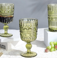 Ensemble de verrerie vintage vert émeraude, verre à vin gaufré rétro, gobelet et verre à eau pour la décoration de table de mariage