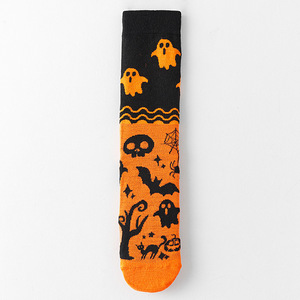 Calcetines de Halloween para mujer - Calcetines divertidos de algodón hasta la pantorrilla con diseños de calabaza, fantasma, murciélago y calavera - Accesorios espeluznantes para fiestas y cosplay - Product Image 4
