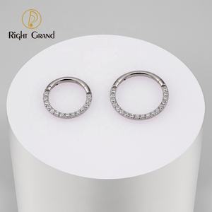 Anillo de titanio con bisagras, 16G, ASTM F136, CNC, CZ, con Clicker, <span class=keywords><strong>Piercing</strong></span> de aro - Product Image 4