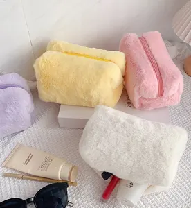 Sac à cosmétiques en microfibre confortable en fourrure douce, sac à stylos en peluche avec Boucle, kit de toilette en peluche, boîte de maquillage