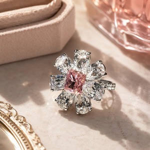 Anello quadrato da donna, design geometrico per l'uso quotidiano, accessorio per le mani semplice ed elegante - Product Image 1