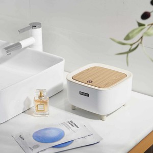 <span class=keywords><strong>Mini</strong></span> <span class=keywords><strong>Cestino</strong></span> in Plastica con Coperchio a Pressione e Gambe Alte per Soggiorno, Camera da Letto, Cucina e Ufficio - Product Image 4